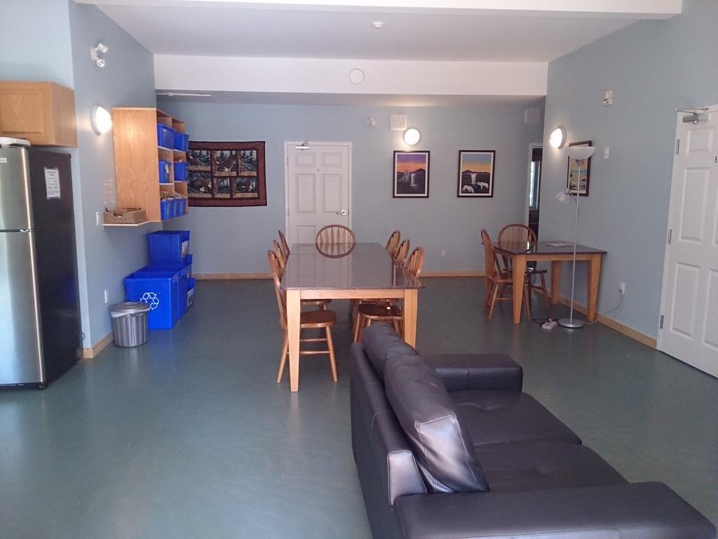Hot Springs Campground And Hostel Upper Laberge Bagian luar foto