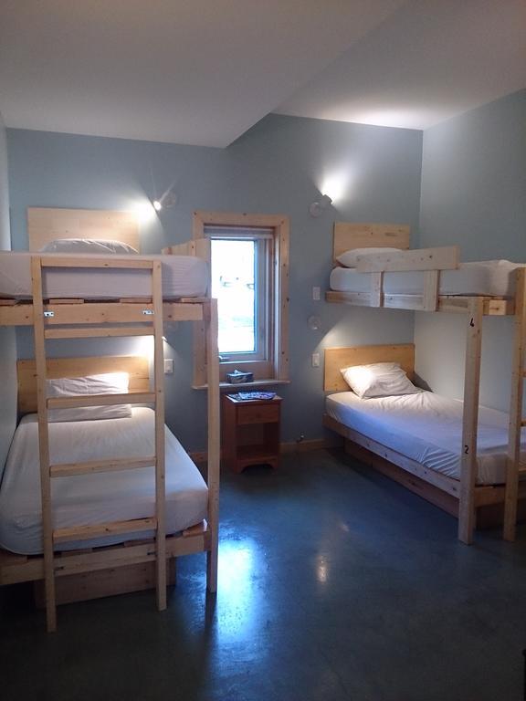 Hot Springs Campground And Hostel Upper Laberge Ruang foto