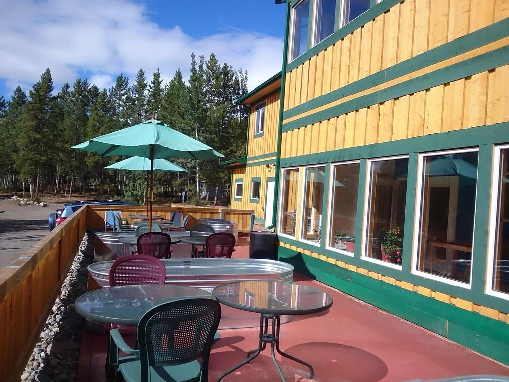 Hot Springs Campground And Hostel Upper Laberge Bagian luar foto